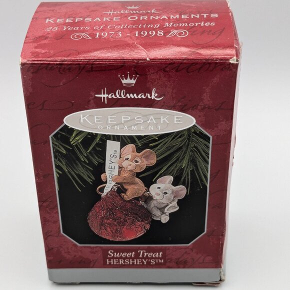 Hallmark Keepsake Sweet Treat Hershey's 1998 Vintage Christmas Ornament - Picture 8 of 10
